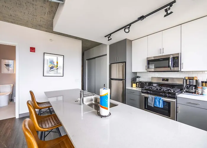 Freshly Minted 2br - Elegance & Comfort In Apartment Chicago