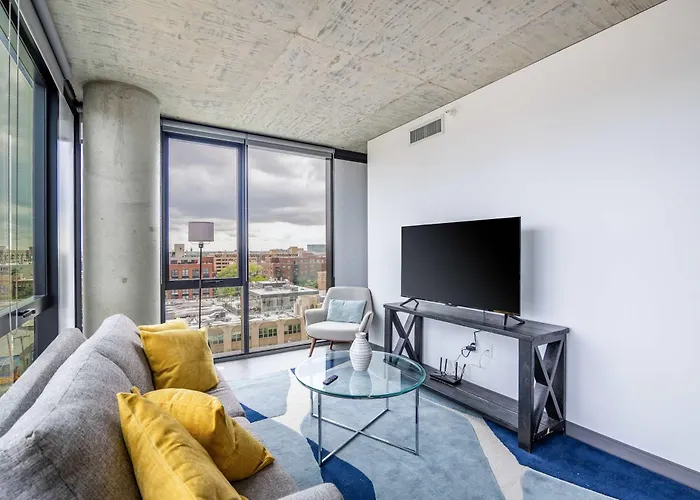 Apartment Freshly Minted 2br - Elegance & Comfort In *