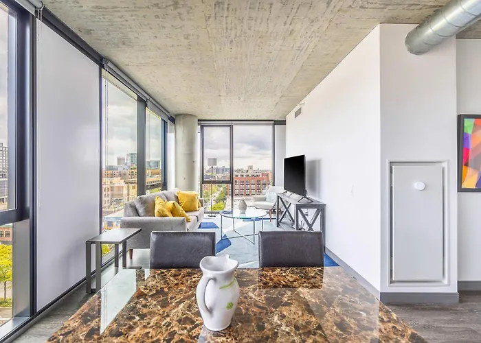 Apartment Freshly Minted 2br - Elegance & Comfort In *