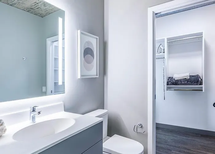 Freshly Minted 2br - Elegance & Comfort In Apartment Chicago