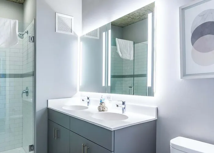 Freshly Minted 2br - Elegance & Comfort In Apartment