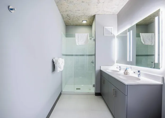 Freshly Minted 2br - Elegance & Comfort In Apartment *