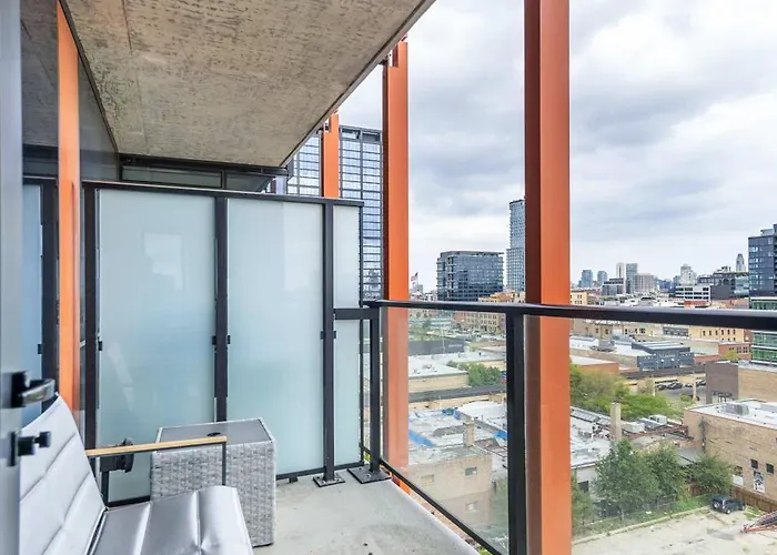 Apartment Freshly Minted 2br - Elegance & Comfort In *