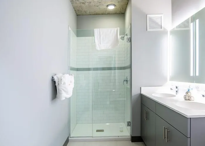 Freshly Minted 2br - Elegance & Comfort In Apartment Chicago