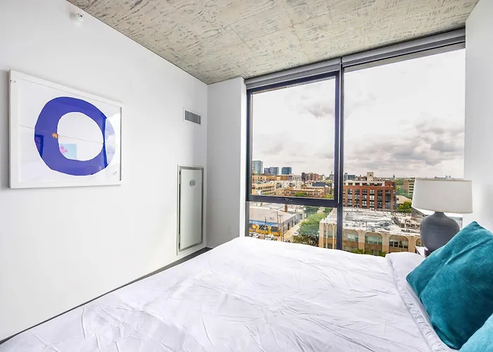 Freshly Minted 2br - Elegance & Comfort In Chicago