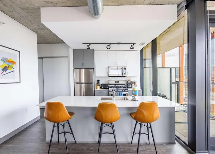 Freshly Minted 2br - Elegance & Comfort In Chicago